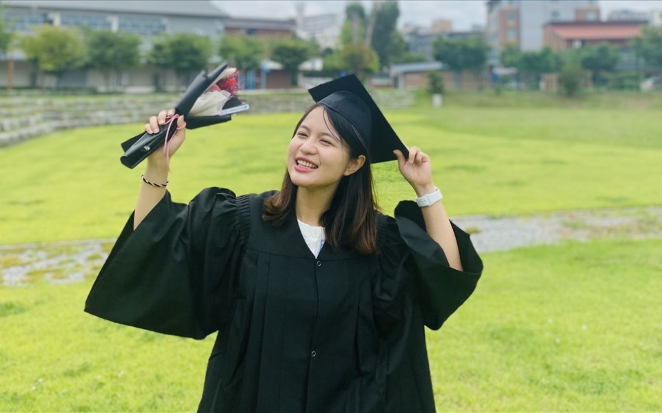 Học bổng tổ chức phi chính phủ